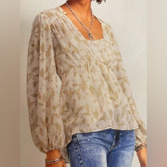 CABI Couplet Sheer Blouse Cream Leaf Pattern Size Small - Picture 6 of 6